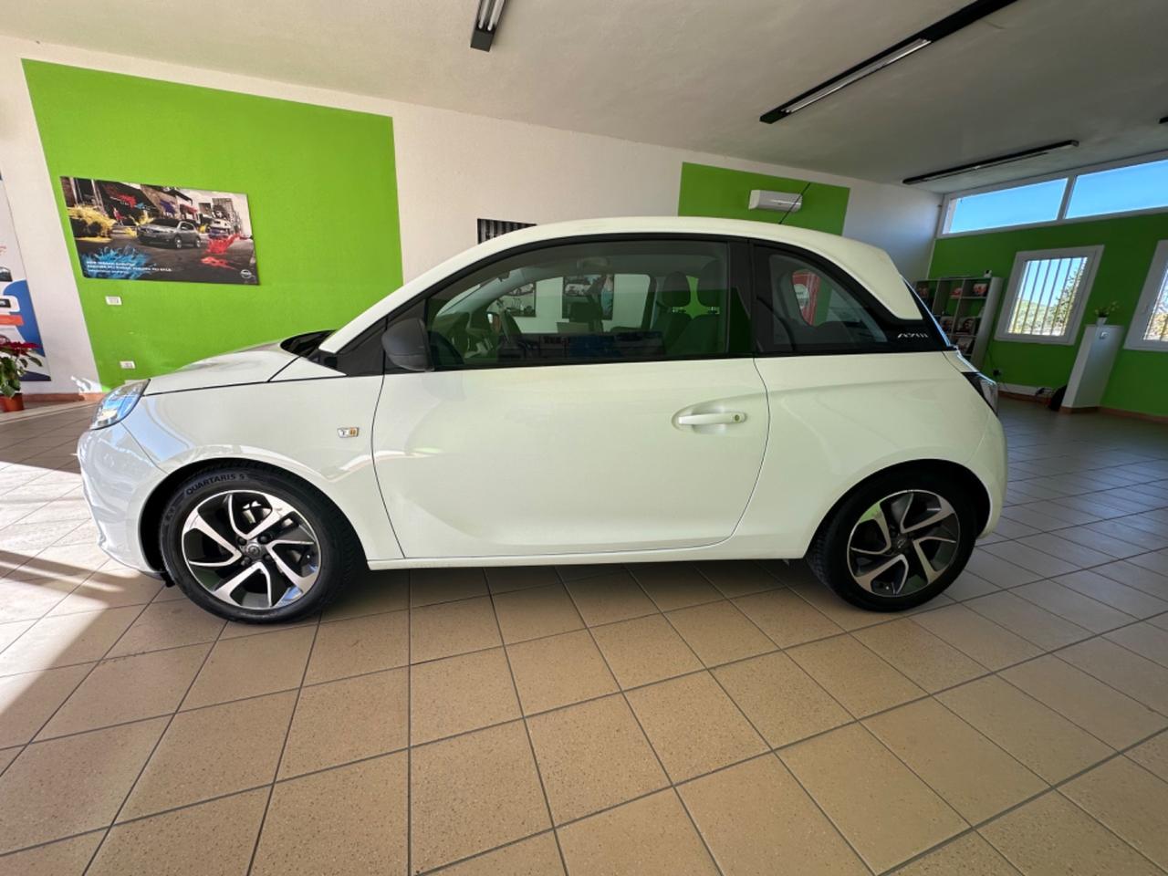 Opel Adam 1.2 70 CV White-Black Link 2013