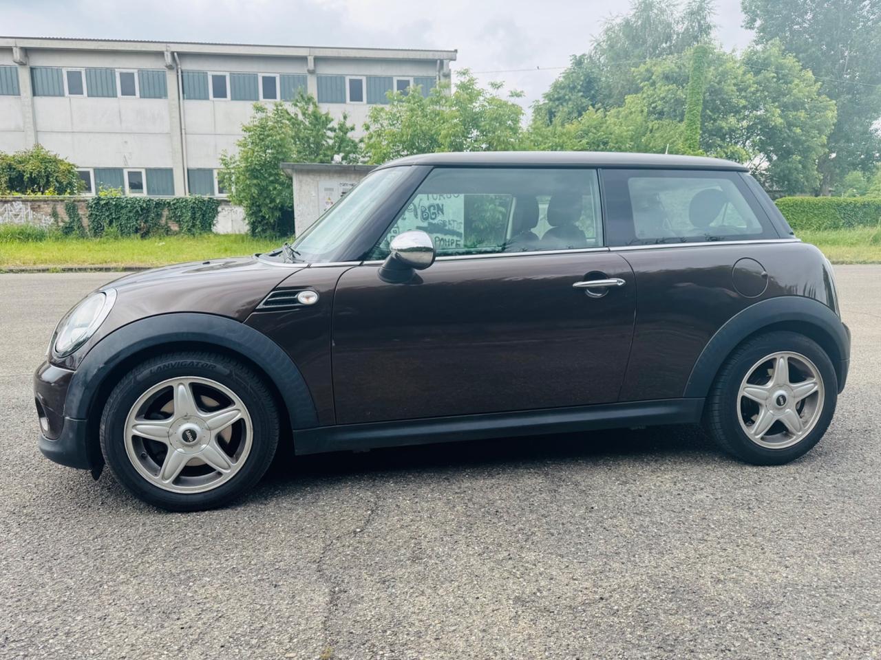 Mini 1.6 16V One (55kW) Hot Chocolate