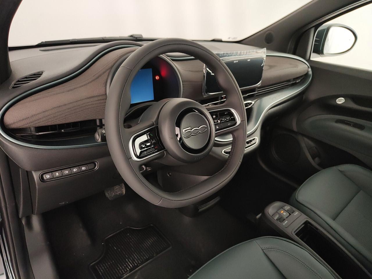 Fiat 500e Berlina 42 kWh Giorgio Armani