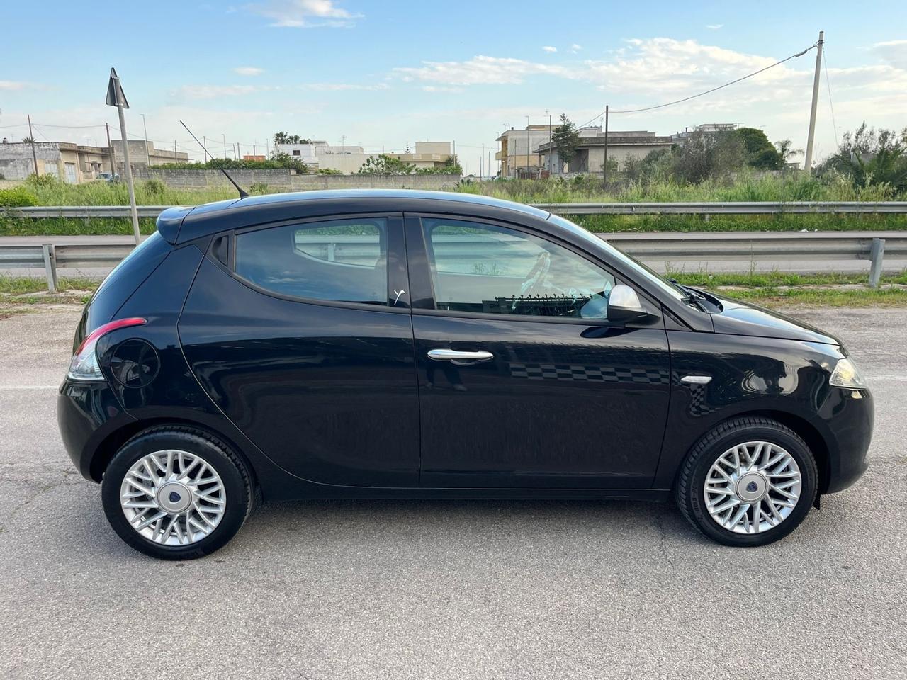 Lancia Ypsilon 1.2 5 porte Platinum Unipro 2014