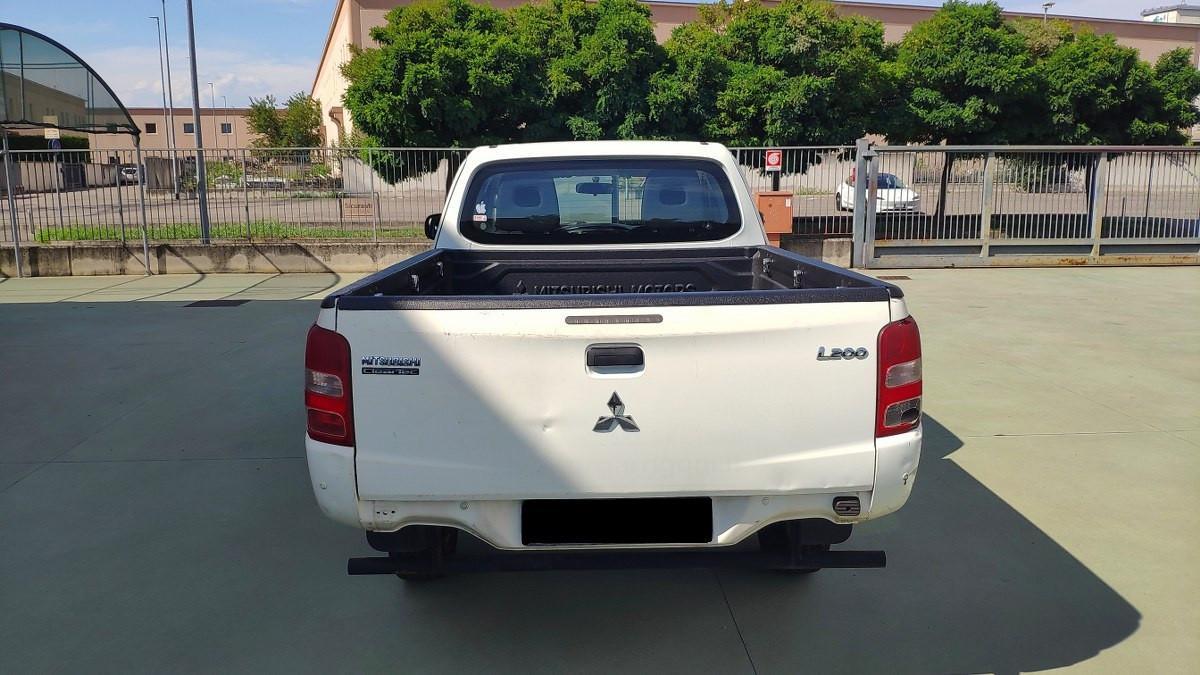 MITSUBISHI L200 2.4 Di-D/154Cv Club Cab Inform