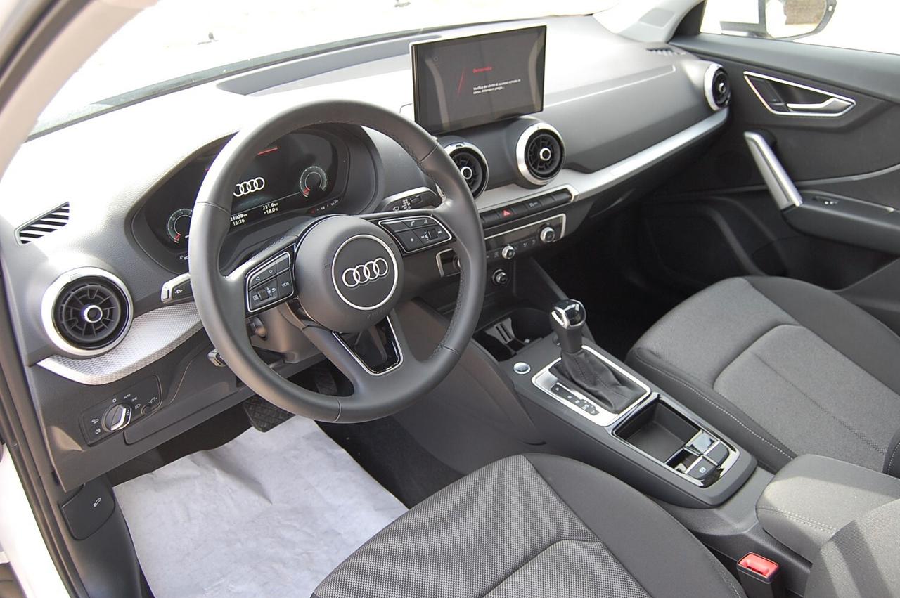 Audi Q2 35 TDI S tronic Identity Black