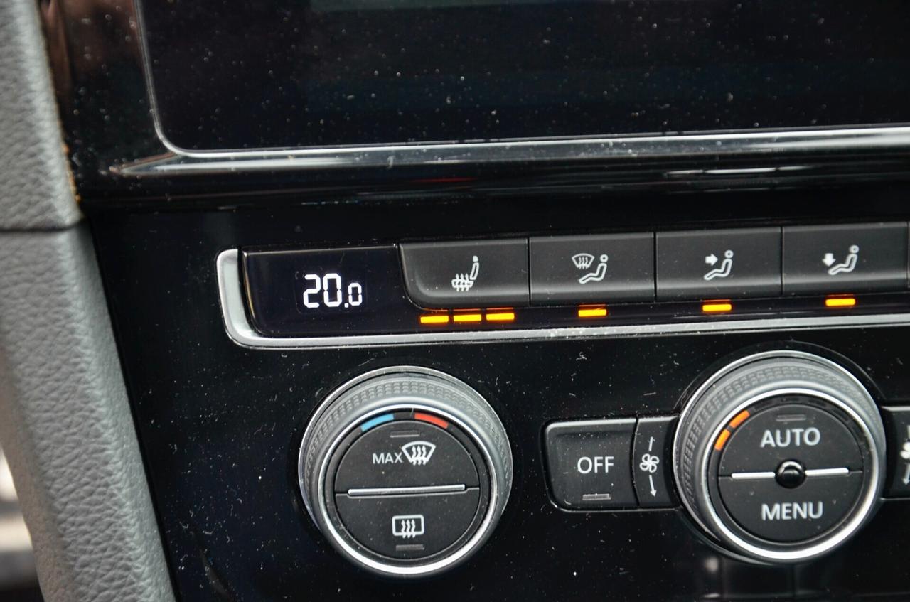 VOLKSWAGEN GOLF 7.5 GTI PERFORMANCE 2.0 TSI 245cv DSG, SERVICE CON FATTURE, TETTO, DCC, FULL PELLE, FARI FULL LED, 19", PERMUTE