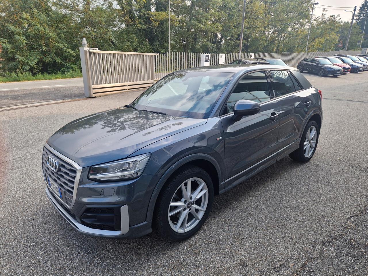 Audi Q2 35 TFSI S tronic Identity Black