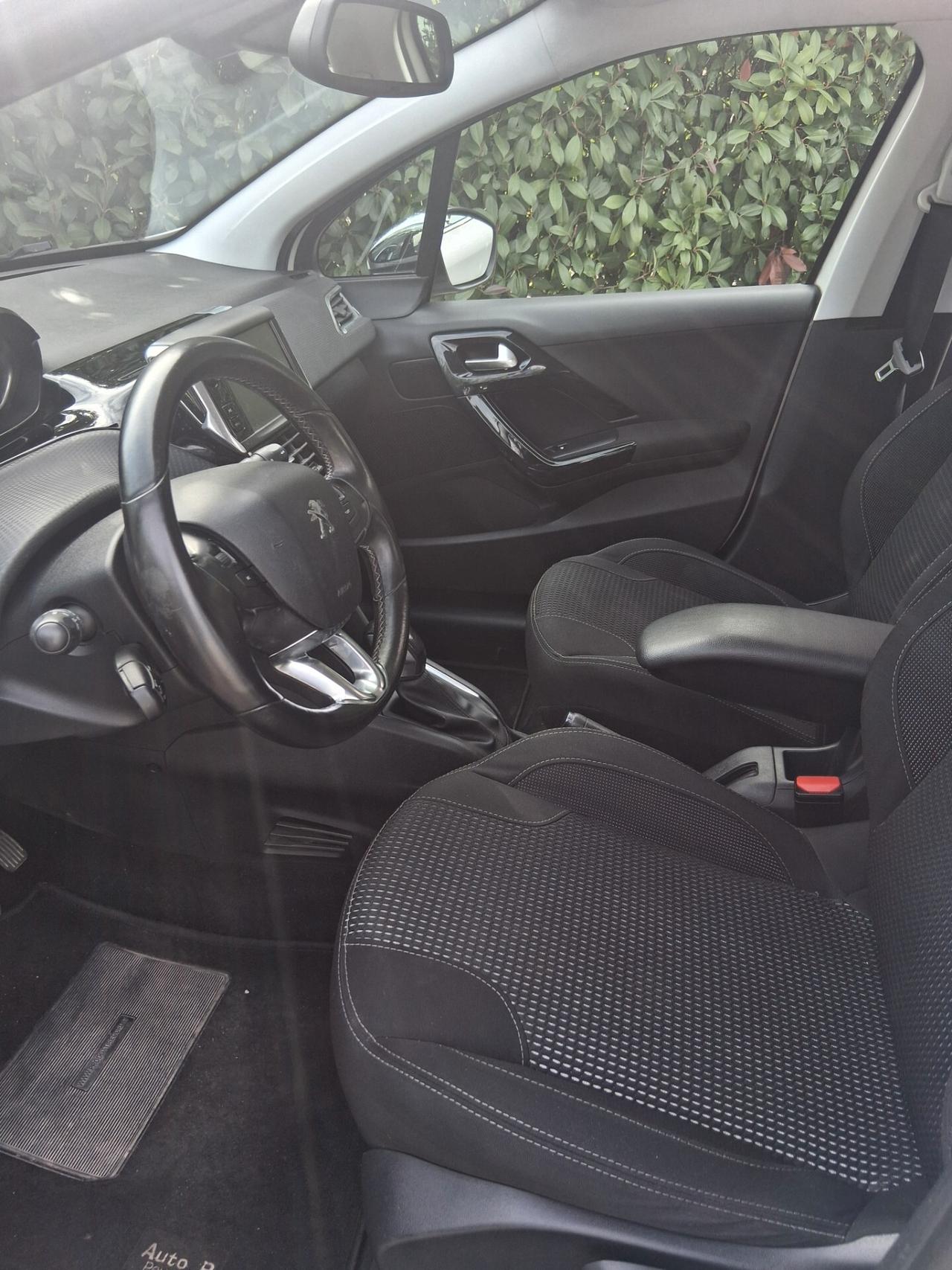 Peugeot 208 PureTech 82 5 porte Allure