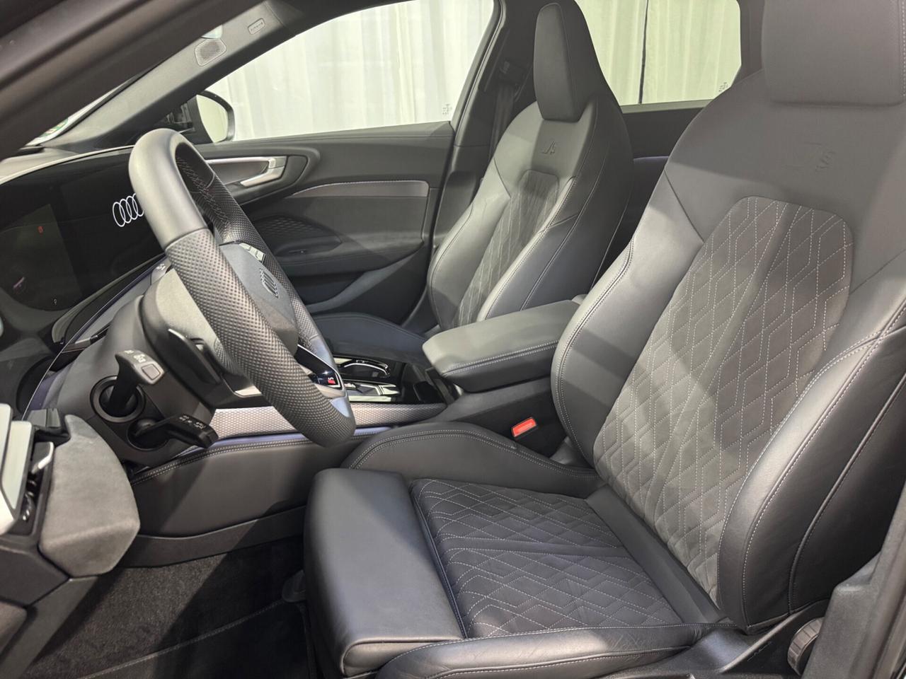 Audi A5 Avant TDI 150 kW mHEV+ S tronic quattro Line edition FULL!!