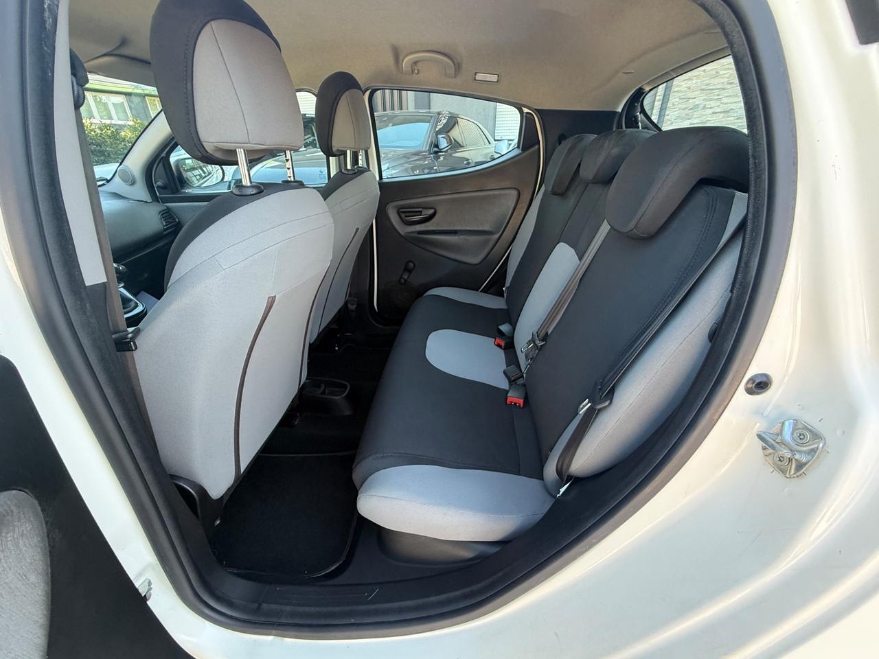 Lancia Ypsilon 1.2 69 CV 5 porte GPL Ecochic Silver