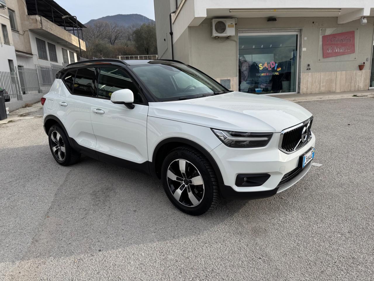 Volvo XC40 D3 Momentum GARANZIA