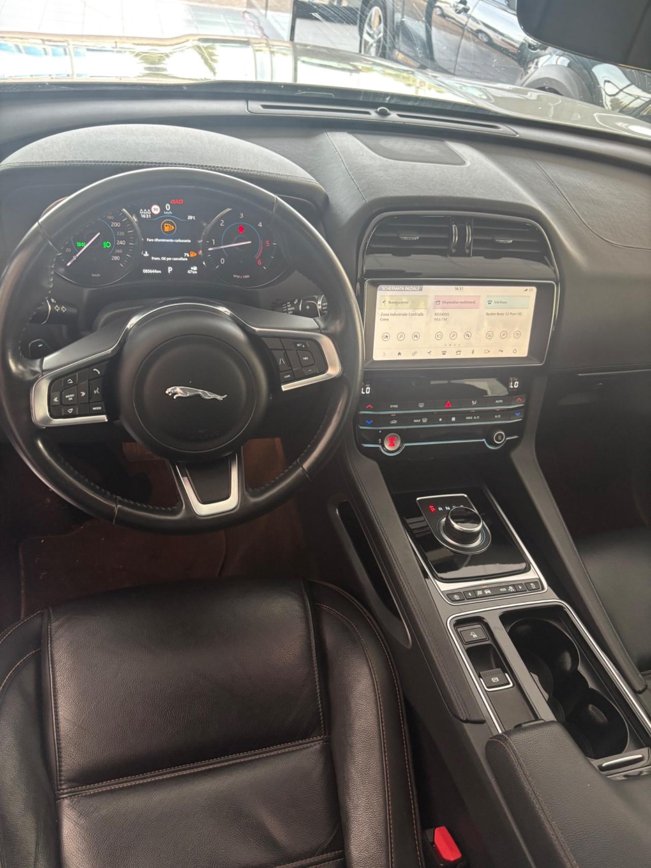Jaguar F-Pace 2.0 D 180 CV AWD aut. Chequered Flag