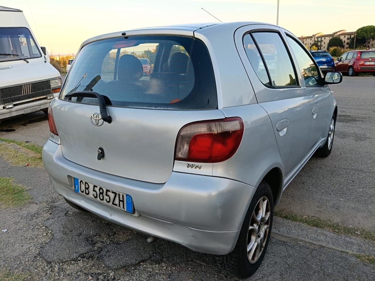 Toyota Yaris 1.0 benzina