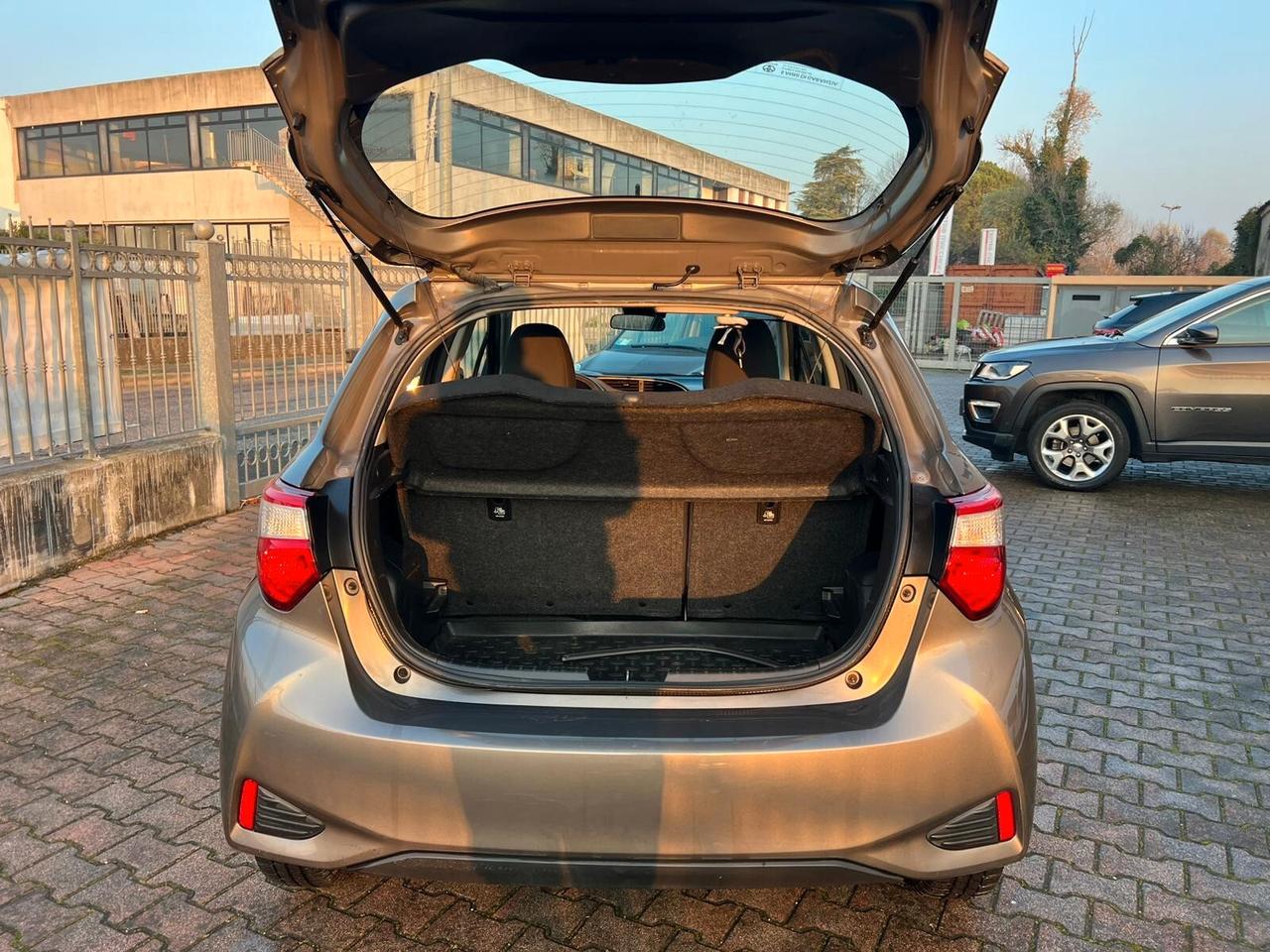 Toyota Yaris 1.5 Hybrid 5 porte Business