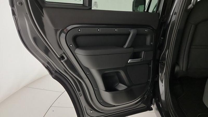 Land Rover Defender 110 3.0D I6 200 CV AWD Auto X-Dynamic SE