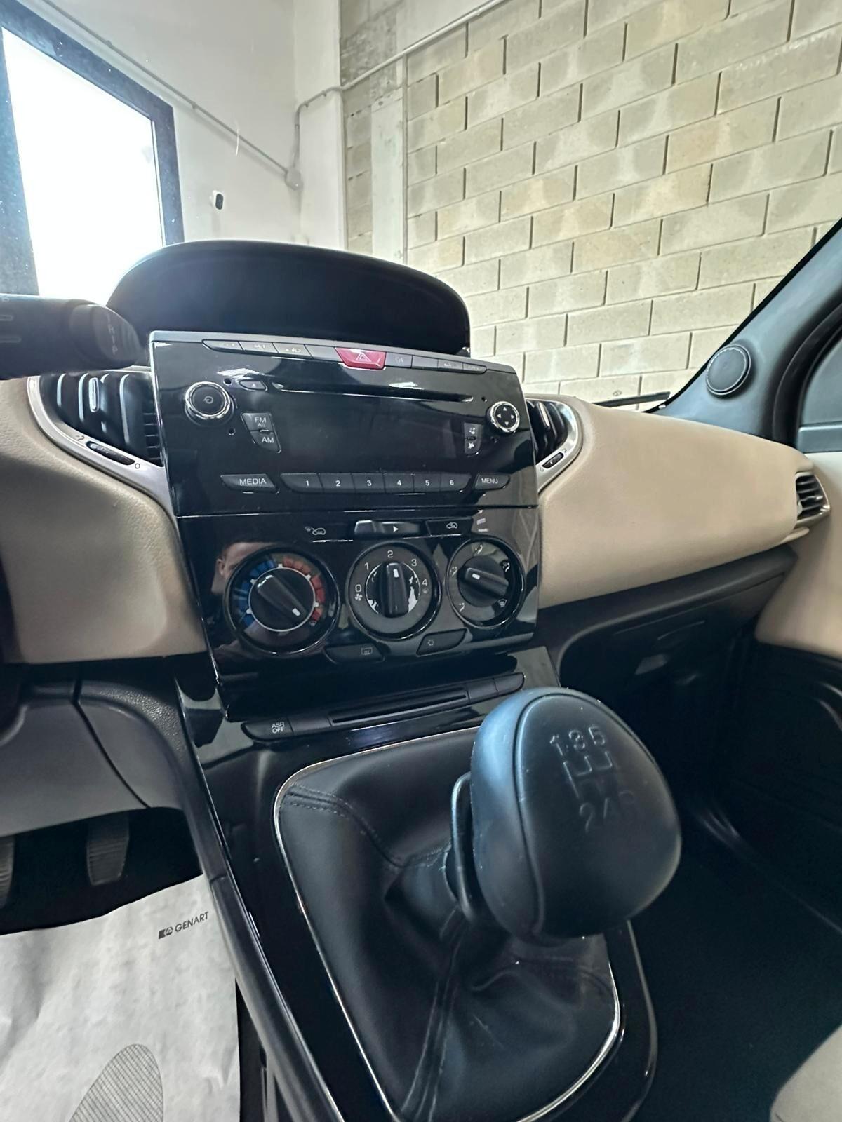 Lancia Ypsilon 1.2 69 CV 5 porte S&S Gold