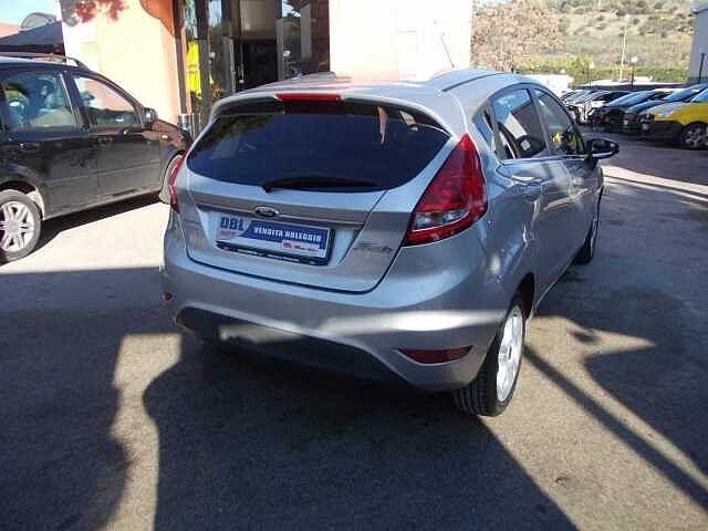 Ford Fiesta 1.2 da riparare