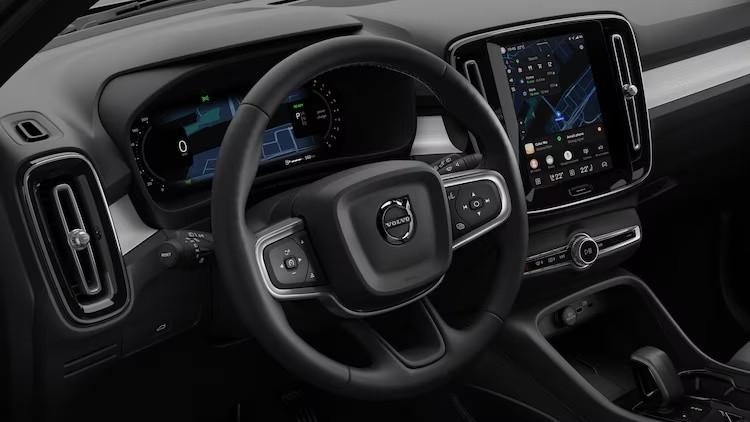 VOLVO XC40 PLUS DARK B3 AUTO PREZZO PRMO FINO A FINE MESE