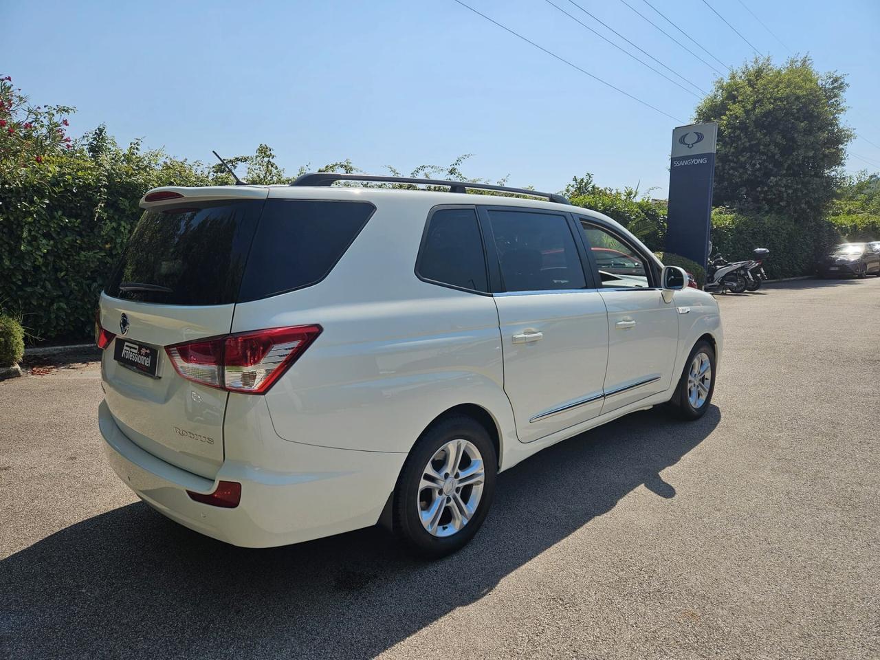 Ssangyong Rodius 2.2 Diesel 2WD M/T