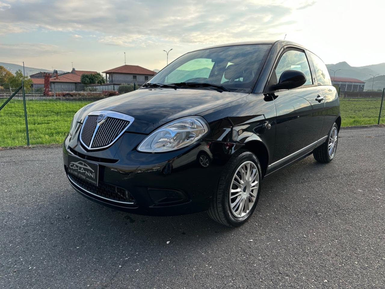 Lancia Ypsilon 1.3 MJT 75 CV Unyca