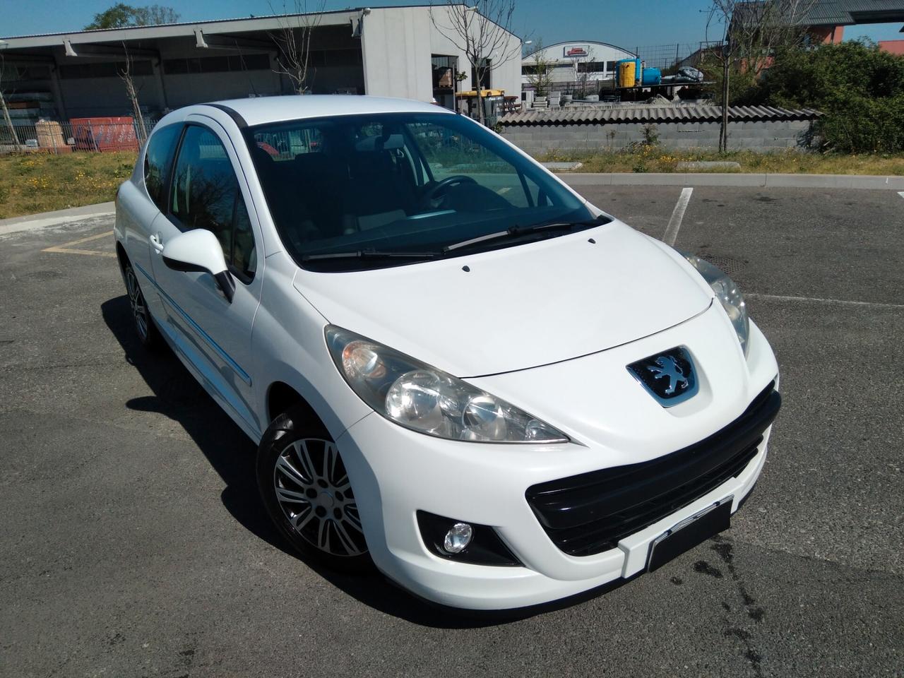 Peugeot 207 1.4 8V 75CV 3p. Energie ECO GPL x neopatentati