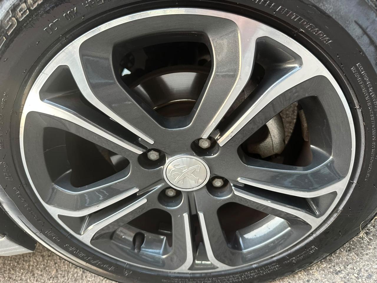 Peugeot 208 PureTech 82 5 porte Allure
