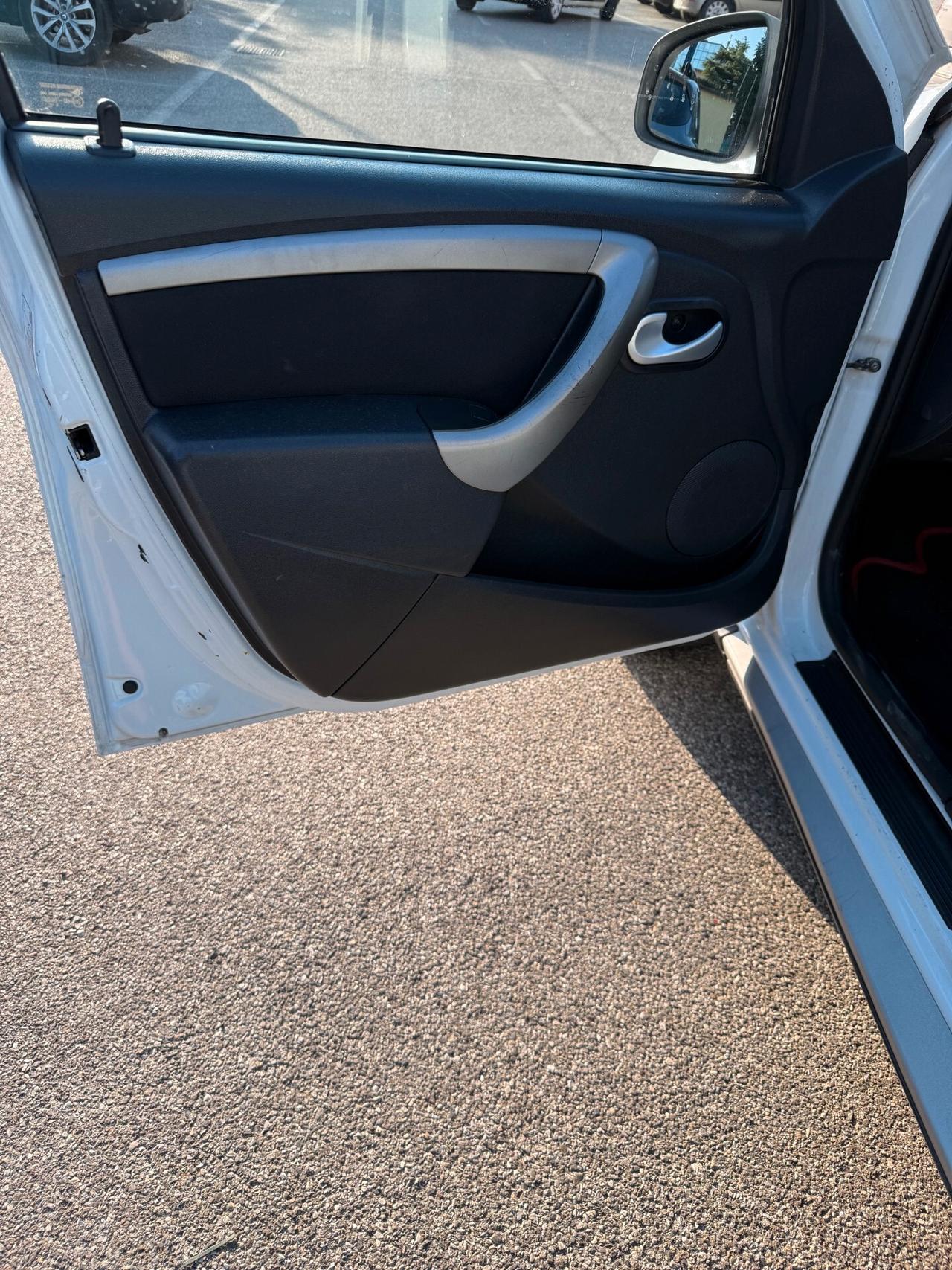 Dacia Duster 1.5 dci - NEOP. - 12 MESI DI GARANZIA -