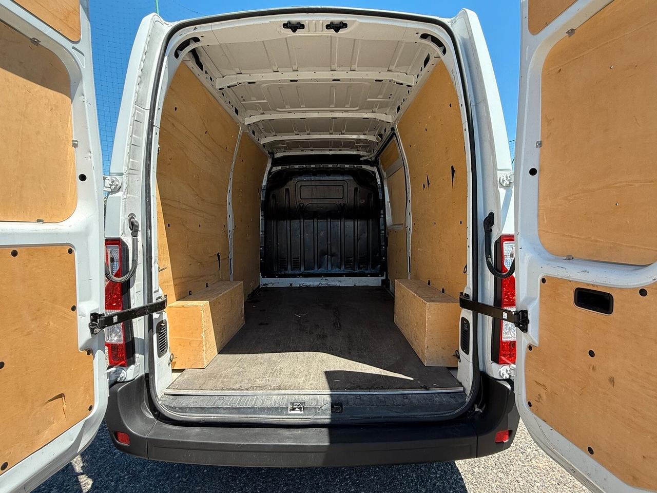 Renault Master 2.3 dCi (130 CV) L2H2 MM35