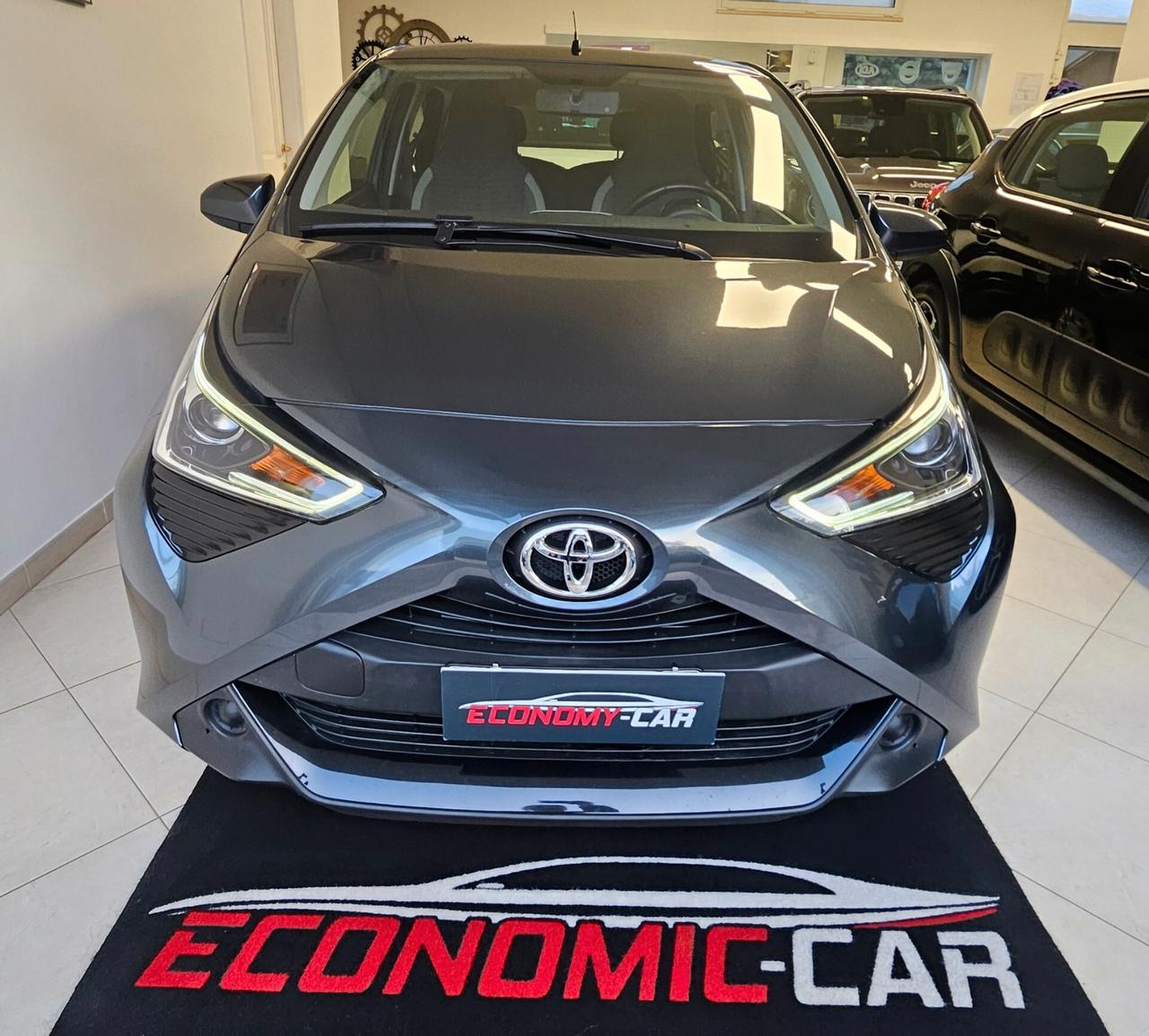 Toyota Aygo Connect 1.0 VVT-i 72 CV 5 porte x-wave grey