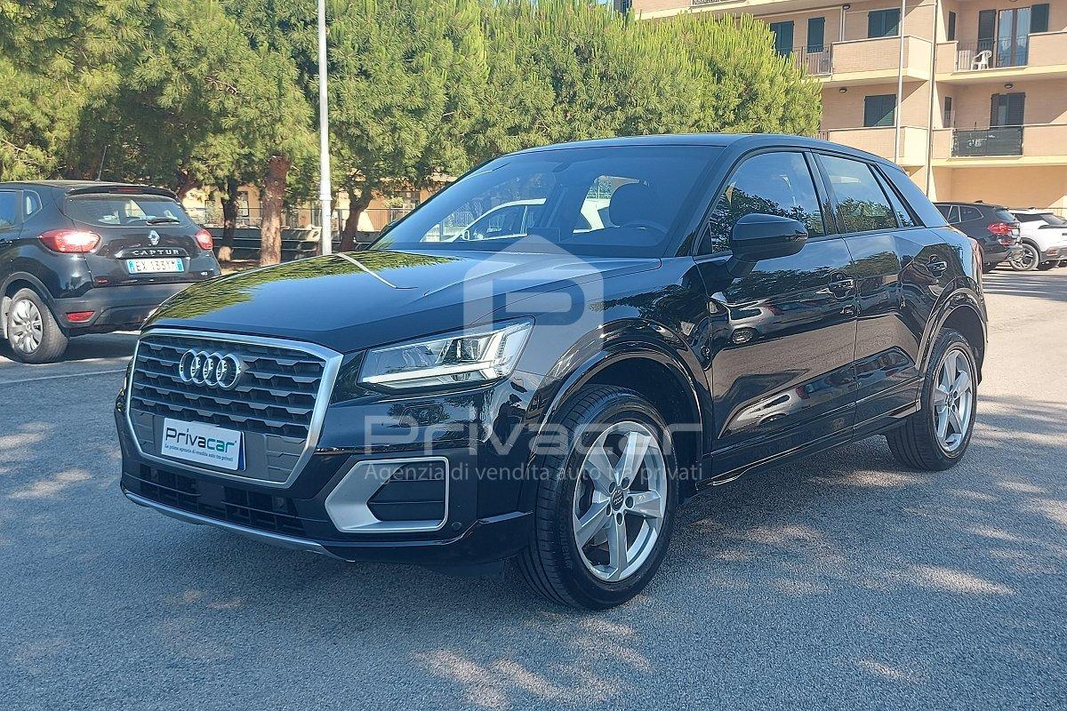 AUDI Q2 30 TDI S tronic Identity Black
