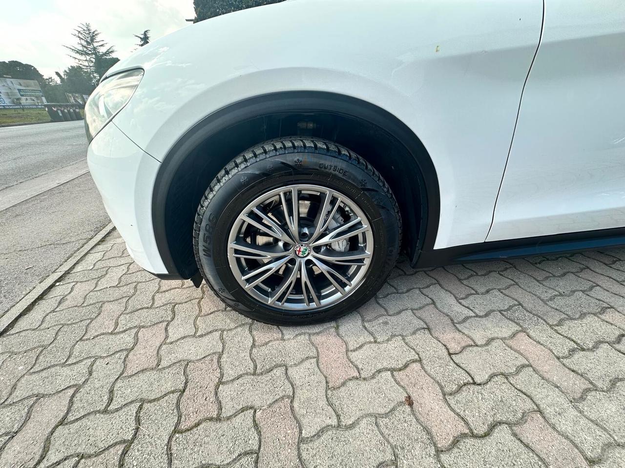 Alfa Romeo Stelvio 2.2 Turbodiesel 180 CV AT8 Q4 Business