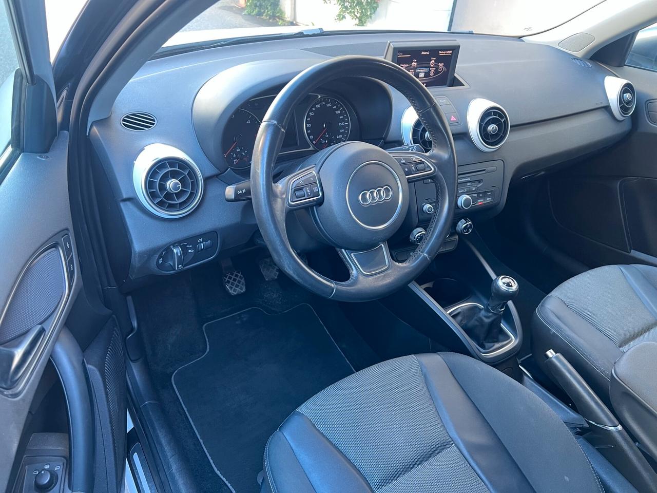 Audi A1 SPB Sportback 1.6 tdi Ambition 105cv LED/PDC PERFET.