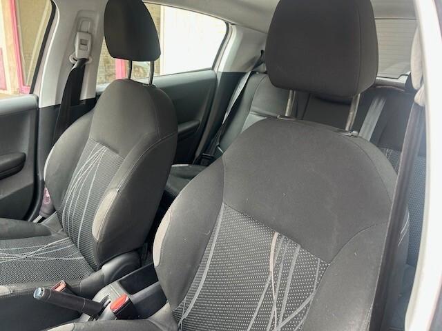 Peugeot 208 1.4 e-HDi 68 CV S&S robotizzato 5 porte Active