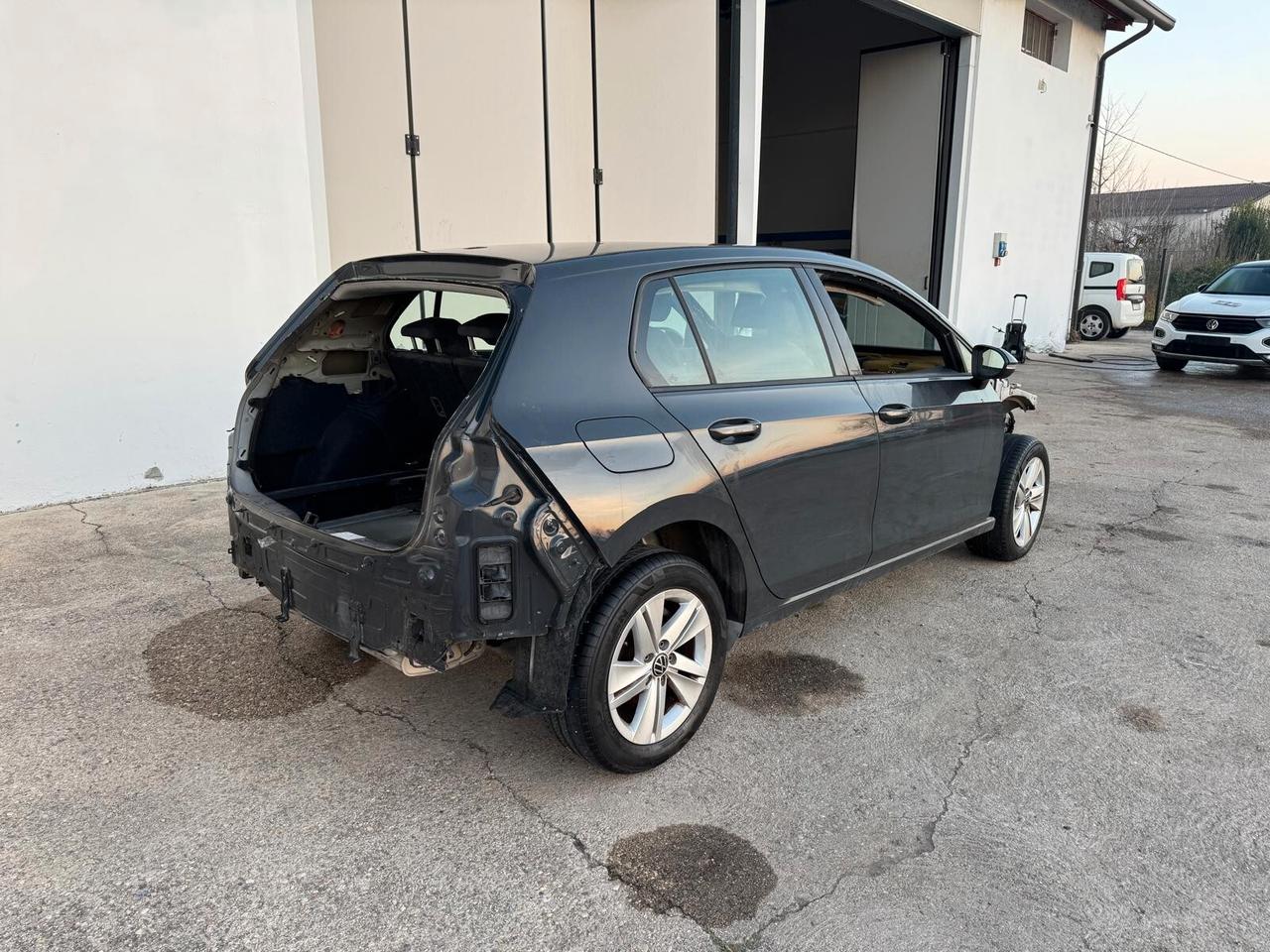 Volkswagen Golf 1.0 etsi evo 110cv dsg FURTO PARZIALE