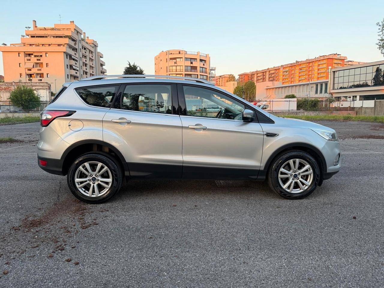 Ford Kuga 1.5 TDCI 120 CV S&S 2WD Powershift ST-Line