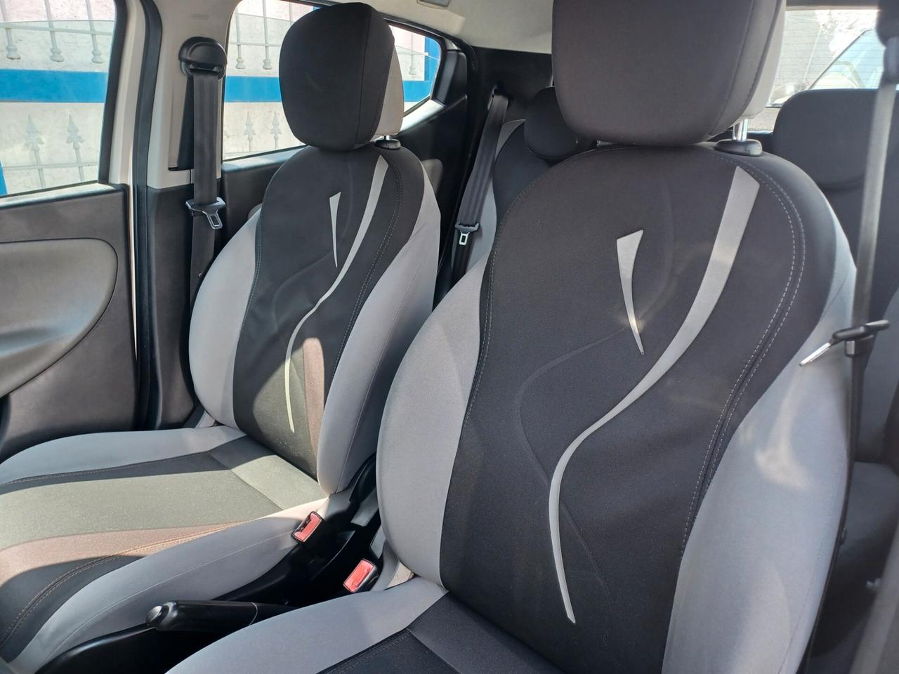 Lancia Ypsilon 1.2 GPL DELLA CASA ANNO 2012