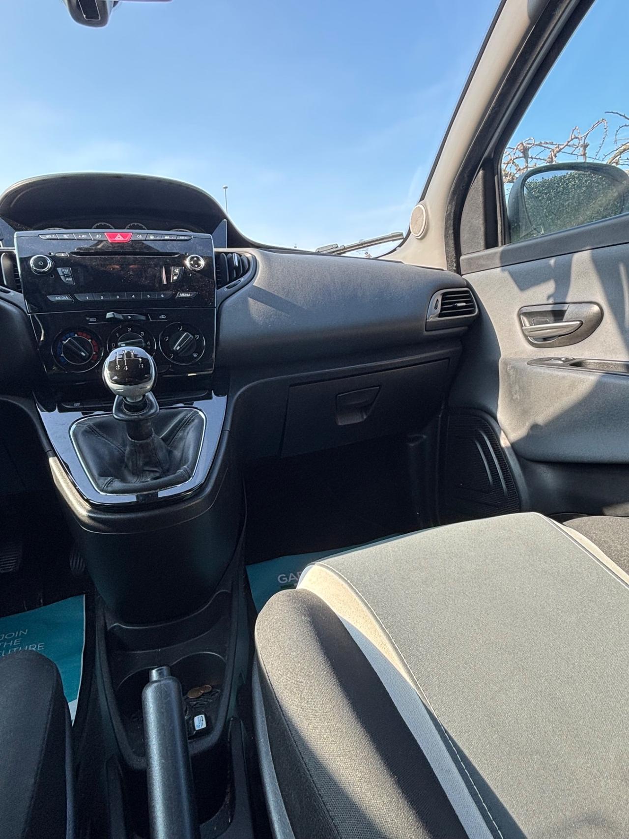 Lancia Ypsilon 0.9 TwinAir 85 CV 5 porte Metano Ecochic Elefantino