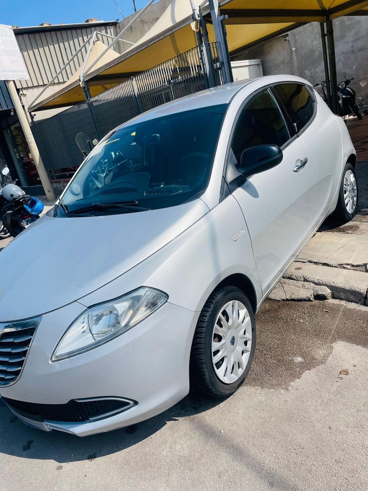 Lancia Ypsilon 1.2 69 CV 5 porte S&S Silver