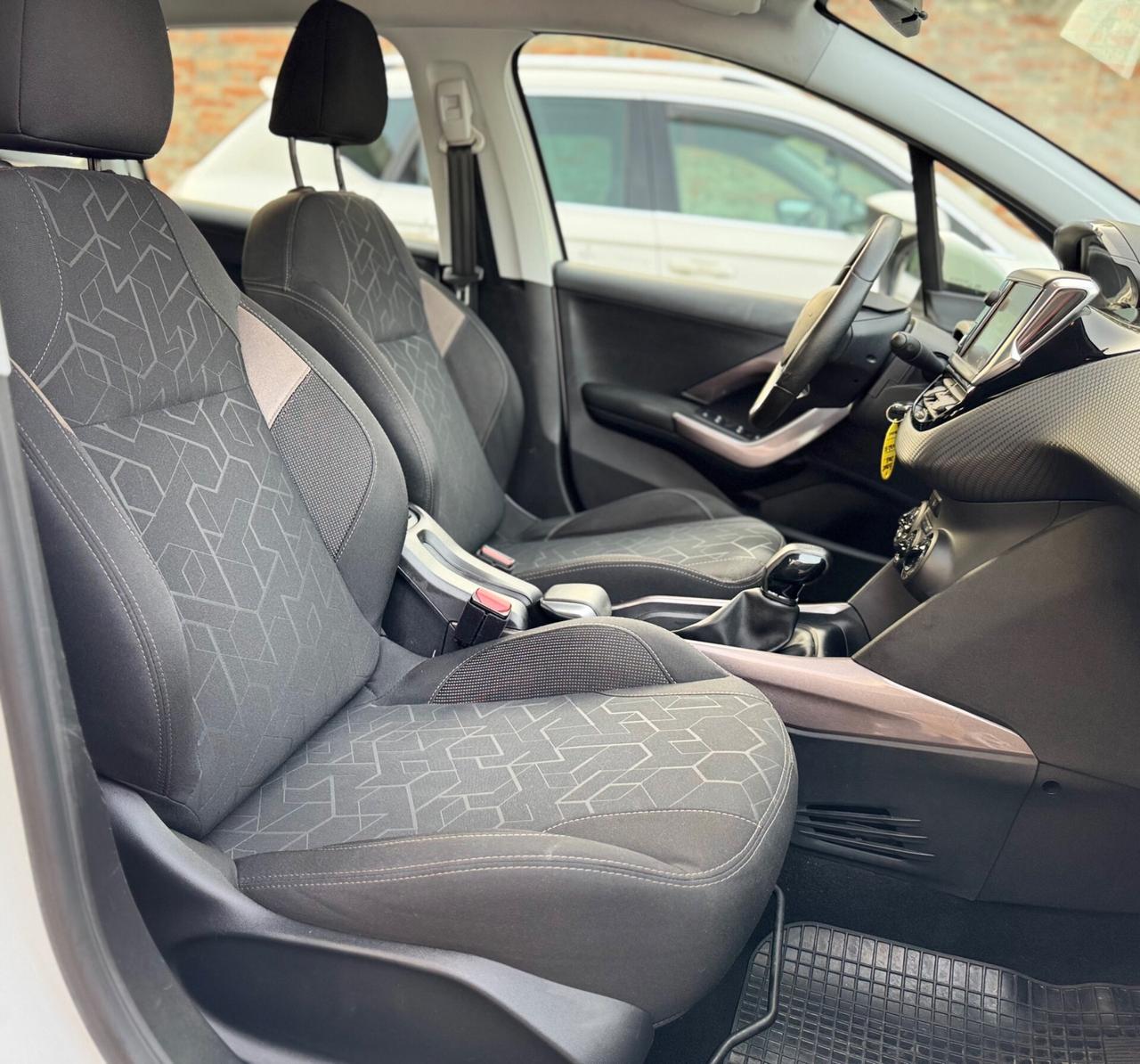 Peugeot 2008 PureTech 82 Allure soli 42.000 km