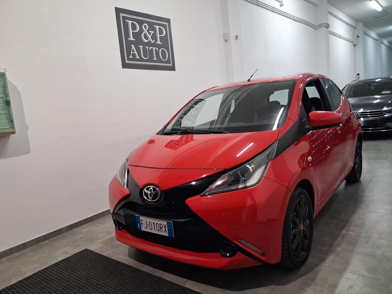 Toyota Aygo 1.0 VVT-i 69 CV 5 porte x-black TSS
