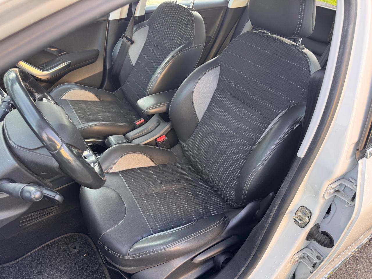 Peugeot 2008 1.6 e-HDi 115 CV neopaten garanzia 12 mesi