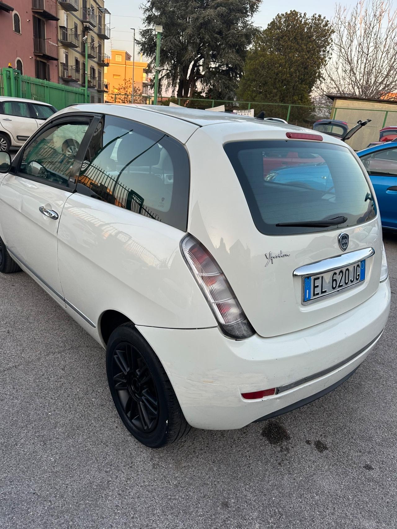 Lancia Ypsilon 1.3 MJT 75 CV Platinum