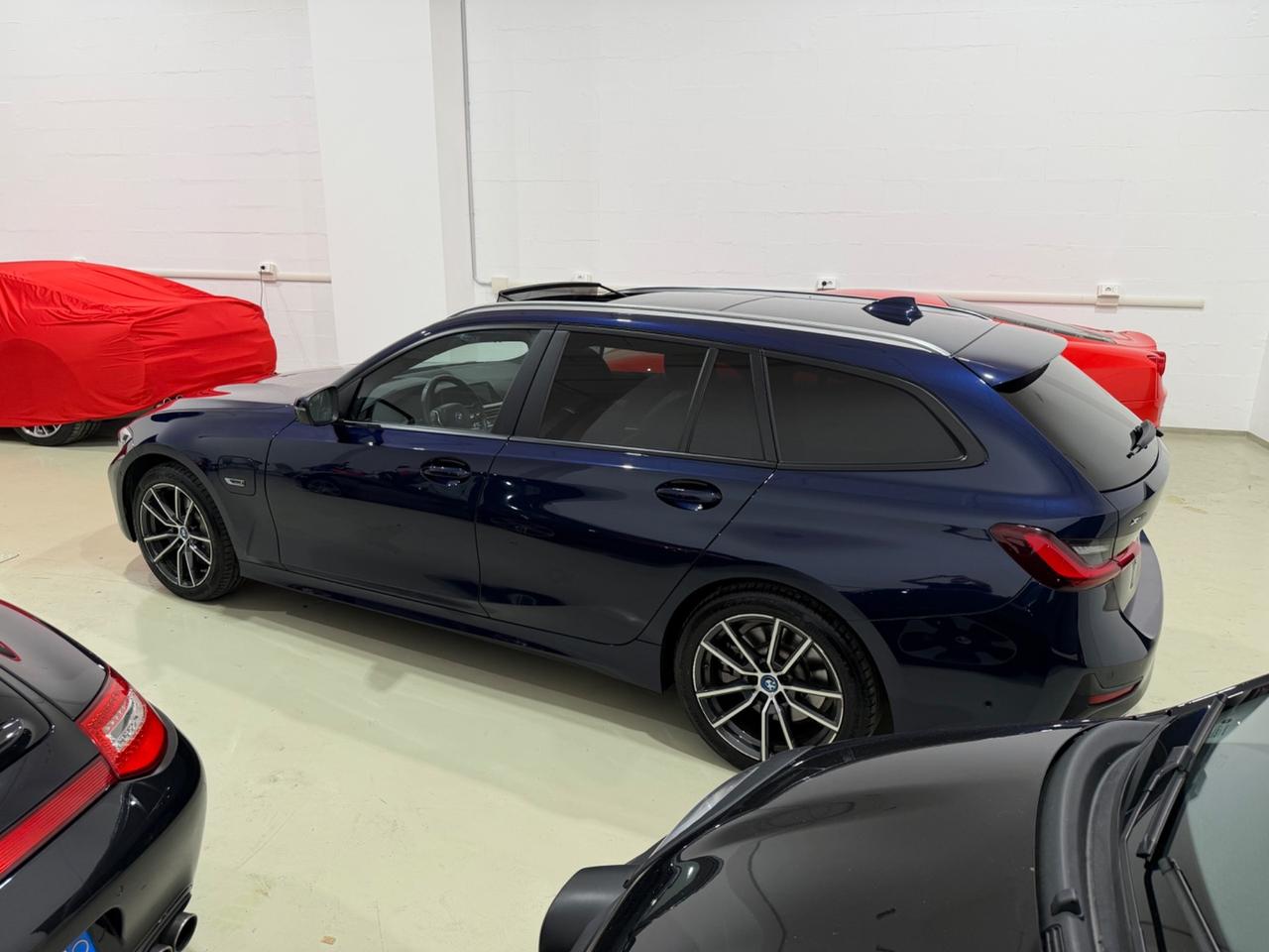 Bmw 330e xDrive Touring FULL, UNIPRO