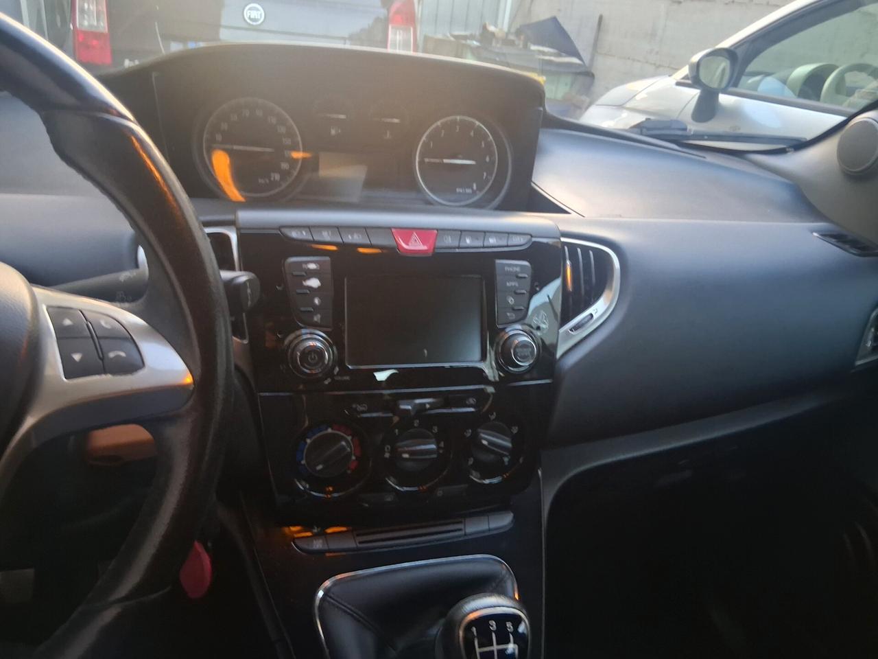 Lancia Ypsilon 1.2 69 CV 5 porte GPL Ecochic Platinum km certificati come nuova