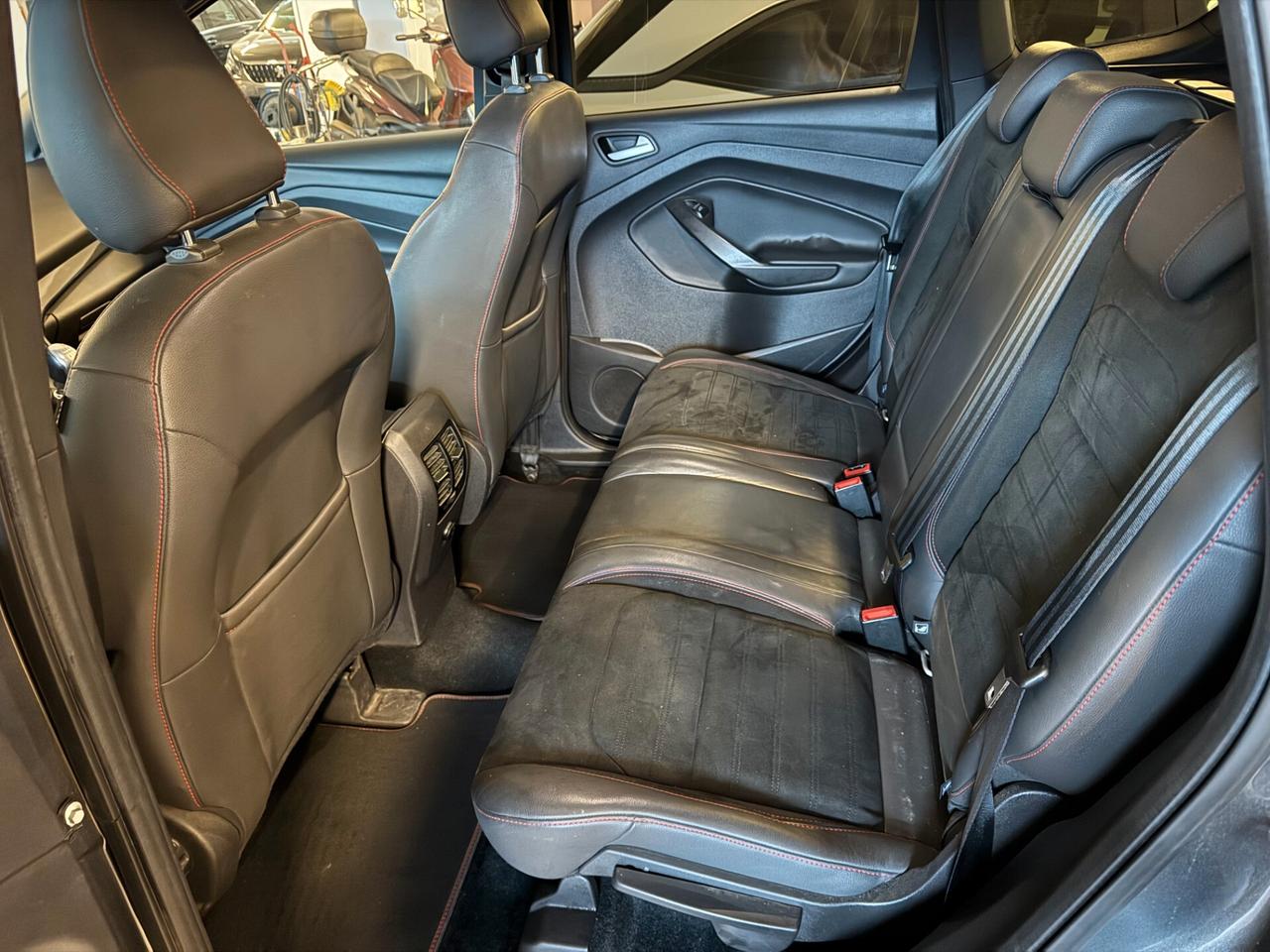 Ford Kuga 1.5 TDCI 120 CV S&S 2WD ST-Line