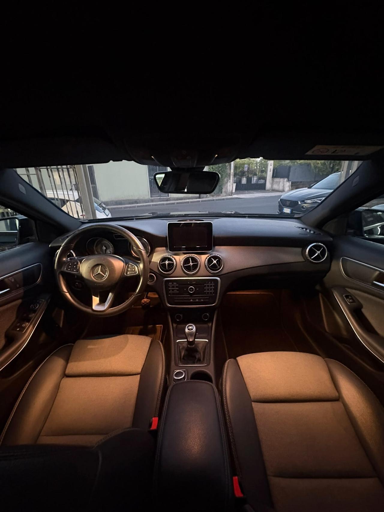 Mercedes-benz GLA 200 d Business