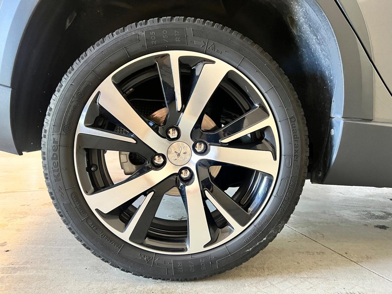 Peugeot 2008 BlueHDi 100 S&S Allure
