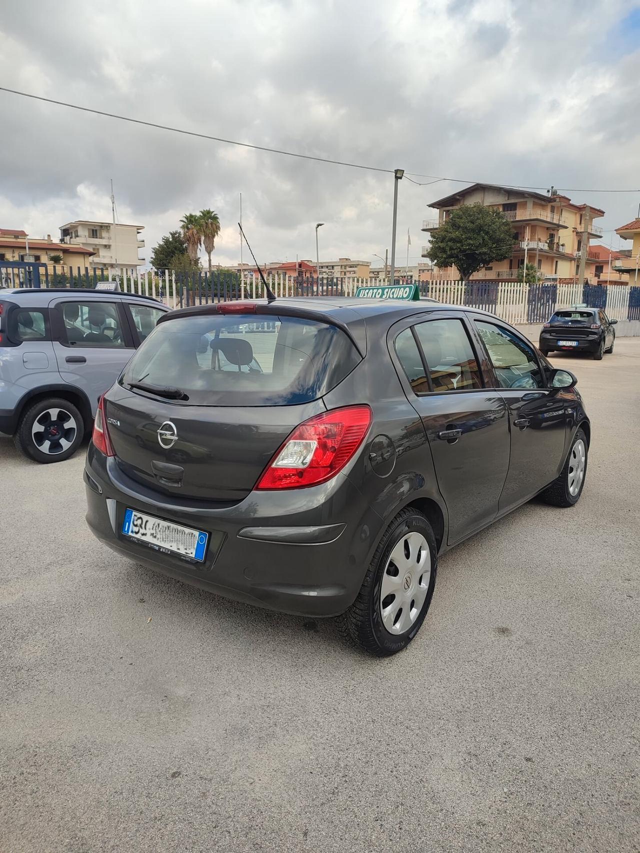 Opel Corsa 1.2 5 porte Club