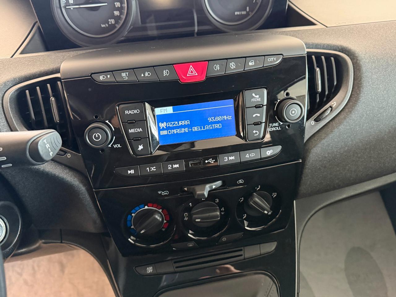 Lancia Ypsilon 1.0 FIREFLY 70 cv. Hybrid SILVER