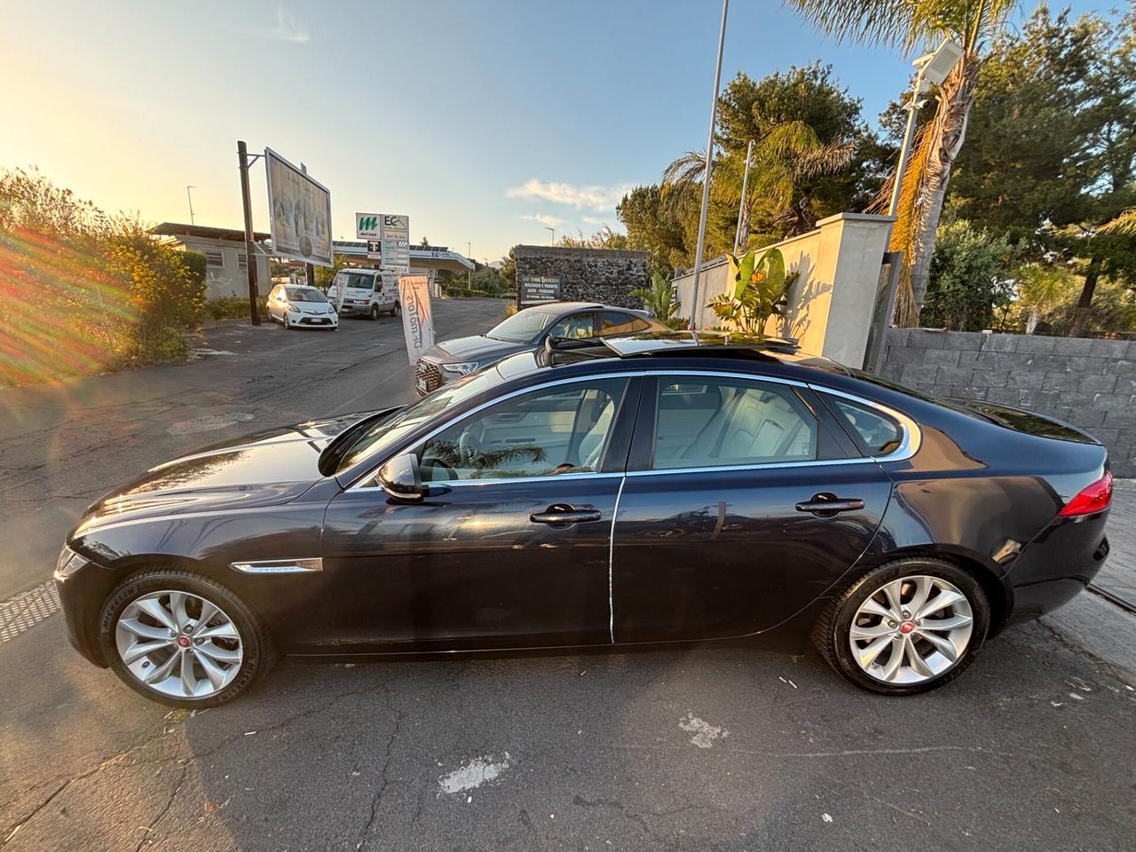 Jaguar XF 2.0 AWD 180 CV