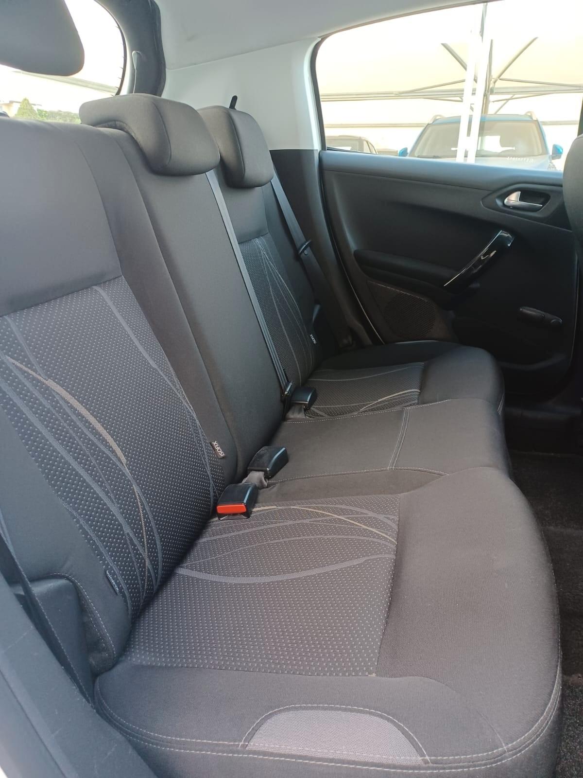 Peugeot 208 PureTech 82 5 porte Allure