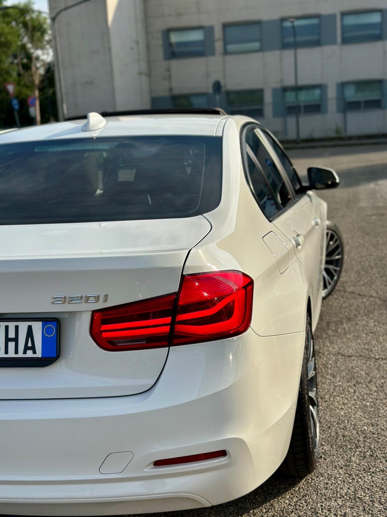 Bmw 320i berlina Business Advantage aut.