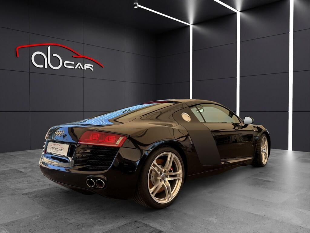 Audi R8 Coupe 4.2 V8 quattro r-tronic